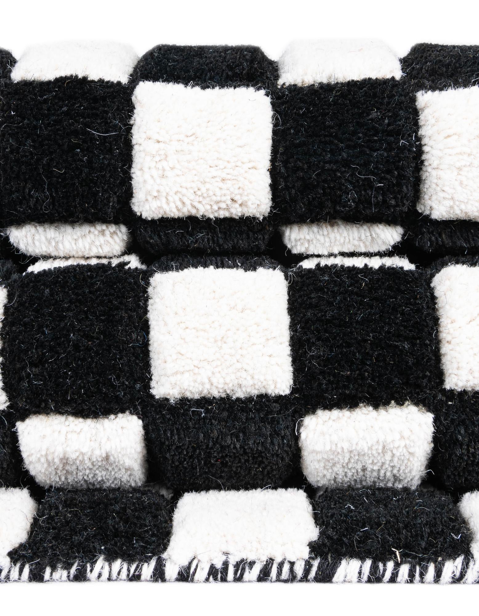 7' 10 x 7' 10 Hand Tufted Wool Square Rug