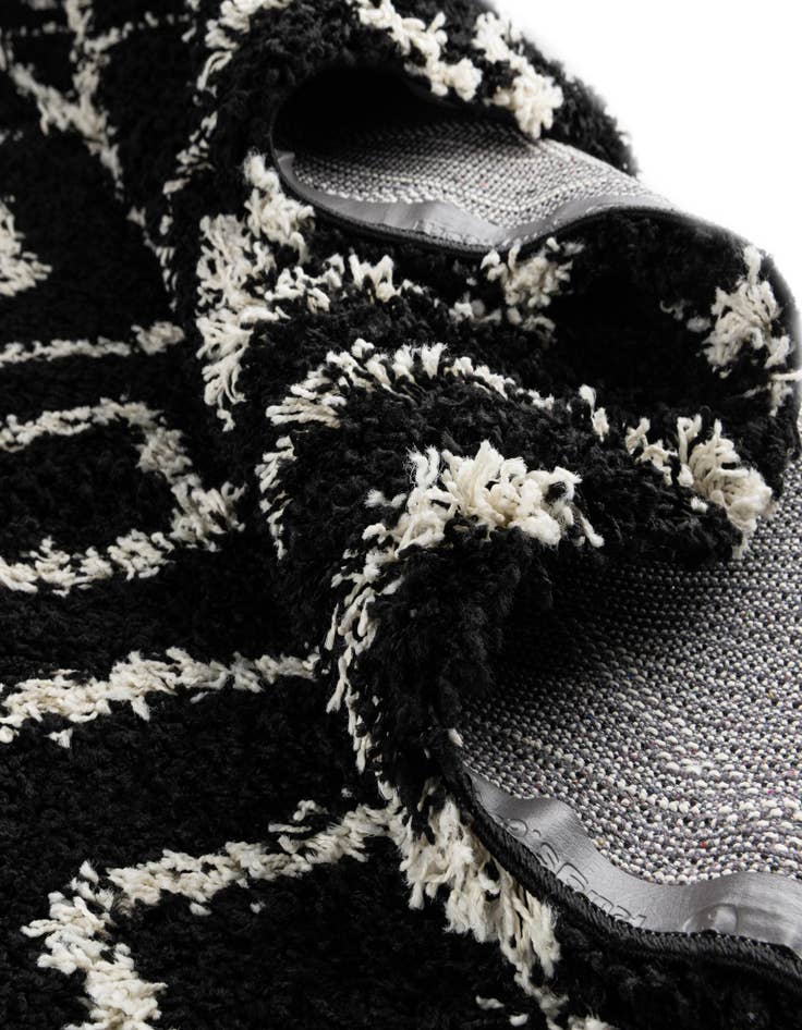 Detail image of 7' 10 x 7' 10 Lattice Shag Square Rug