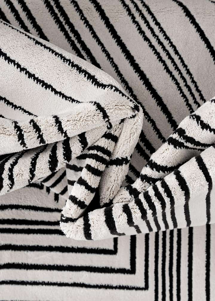 7' 10 x 7' 10 Milano Square Rug