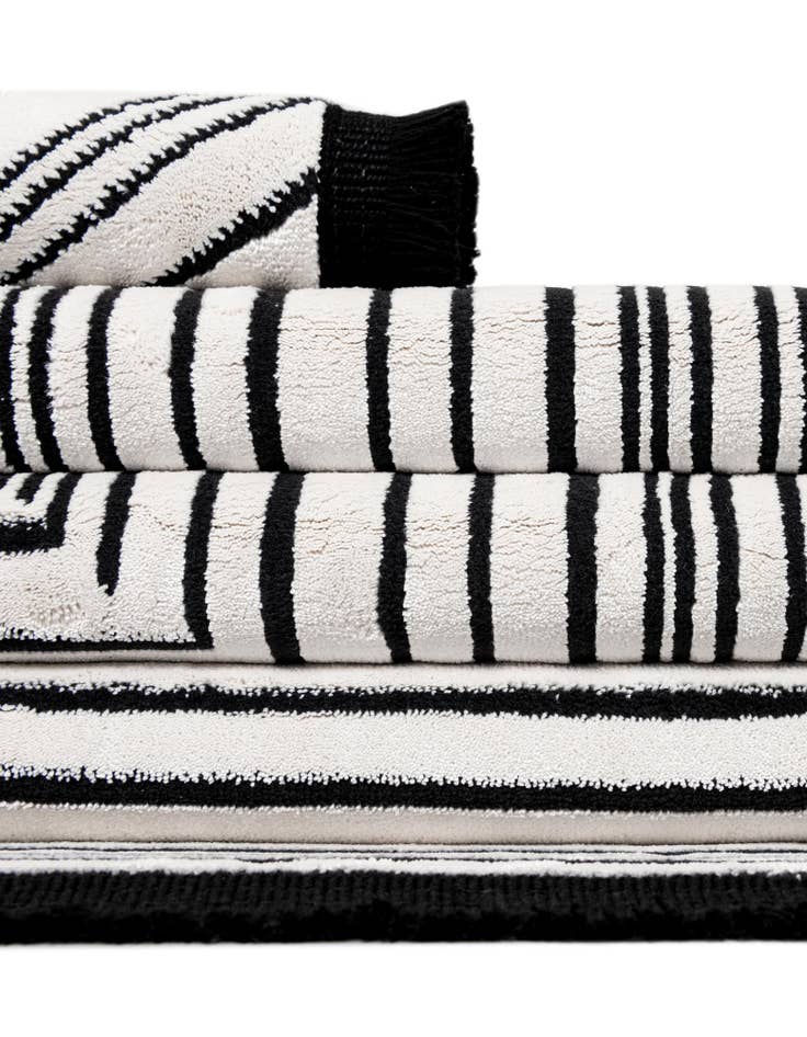 Detail image of 7' 10 x 7' 10 Milano Square Rug