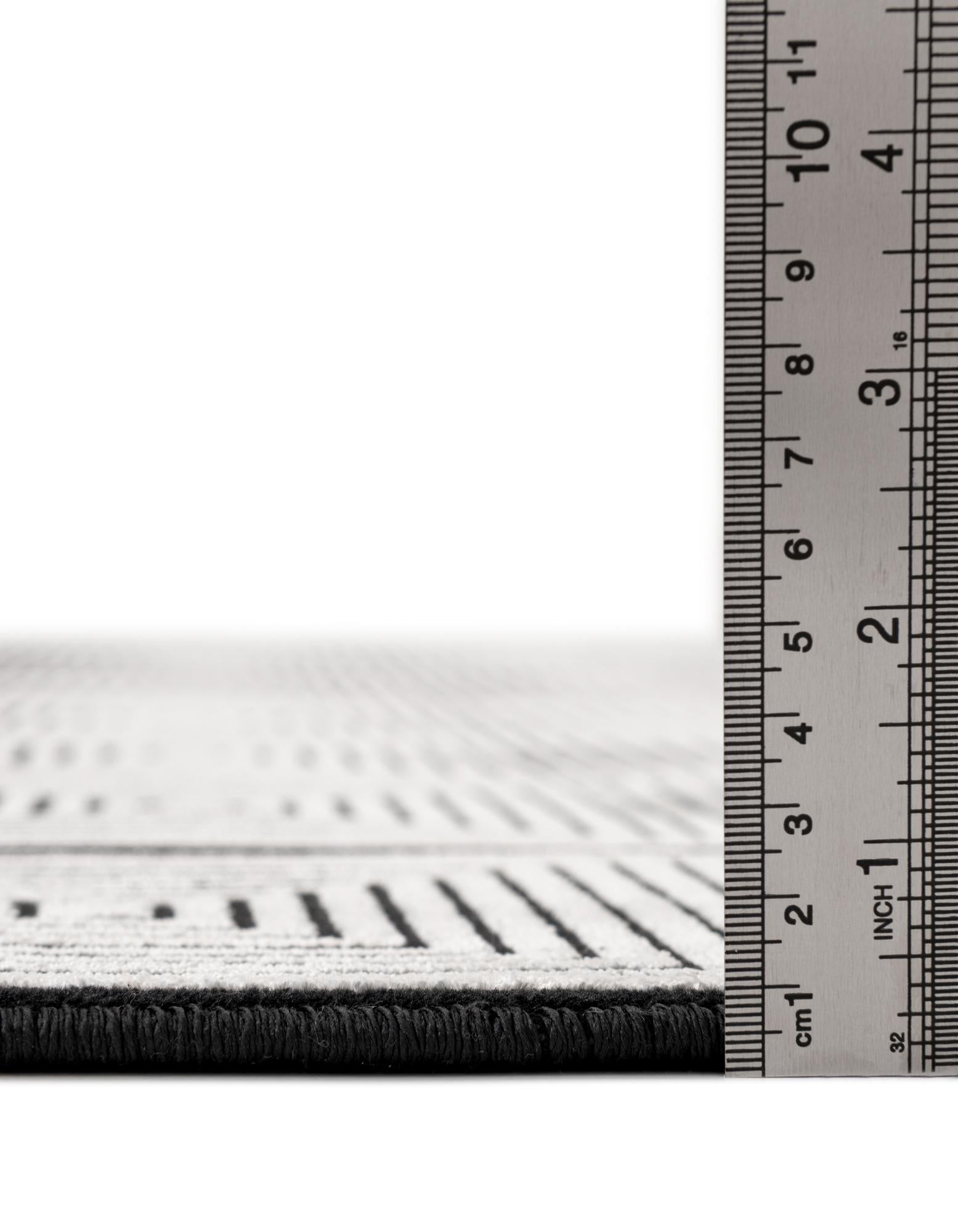 7' 10 x 7' 10 Milano Square Rug