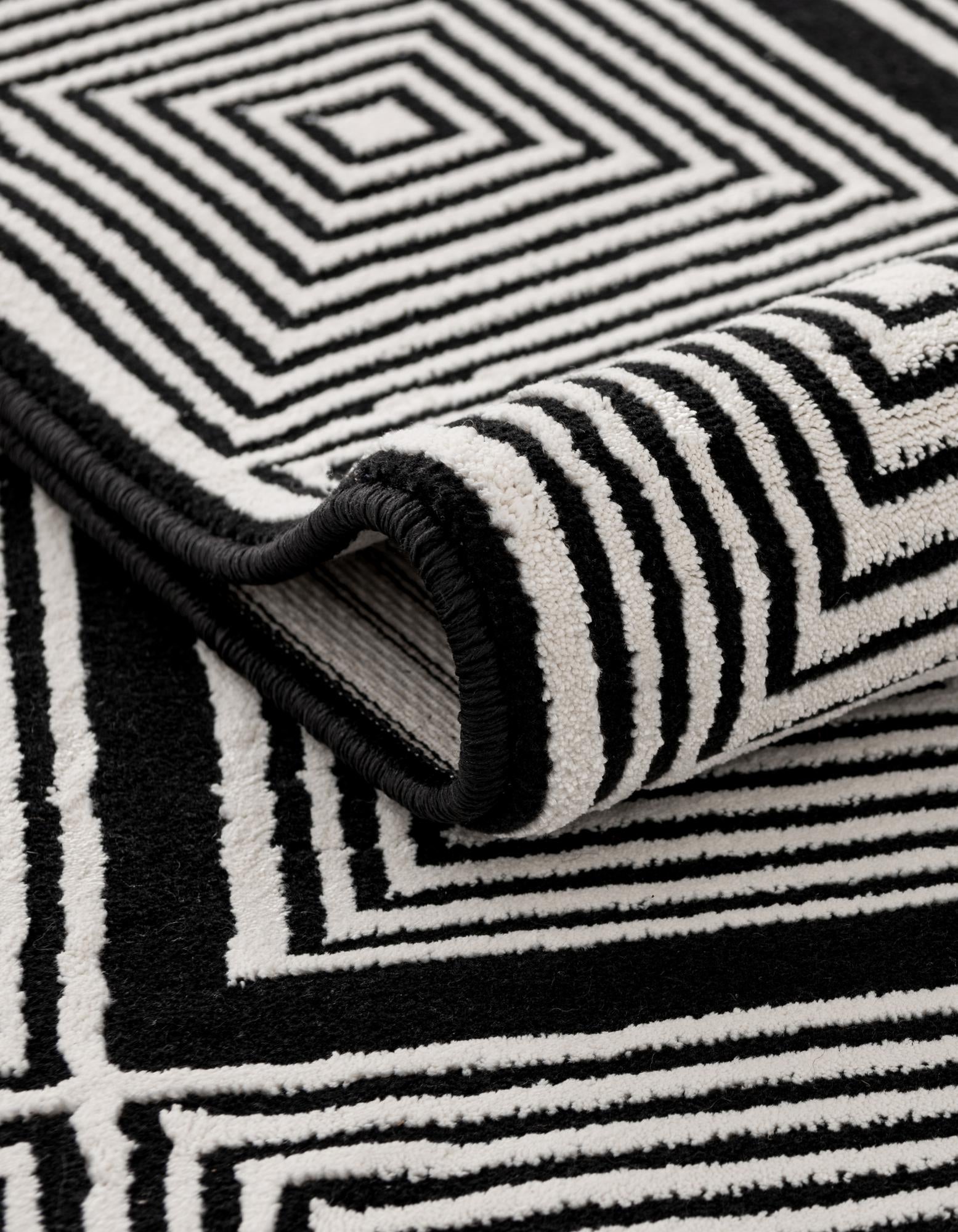 7' 10 x 7' 10 Milano Square Rug