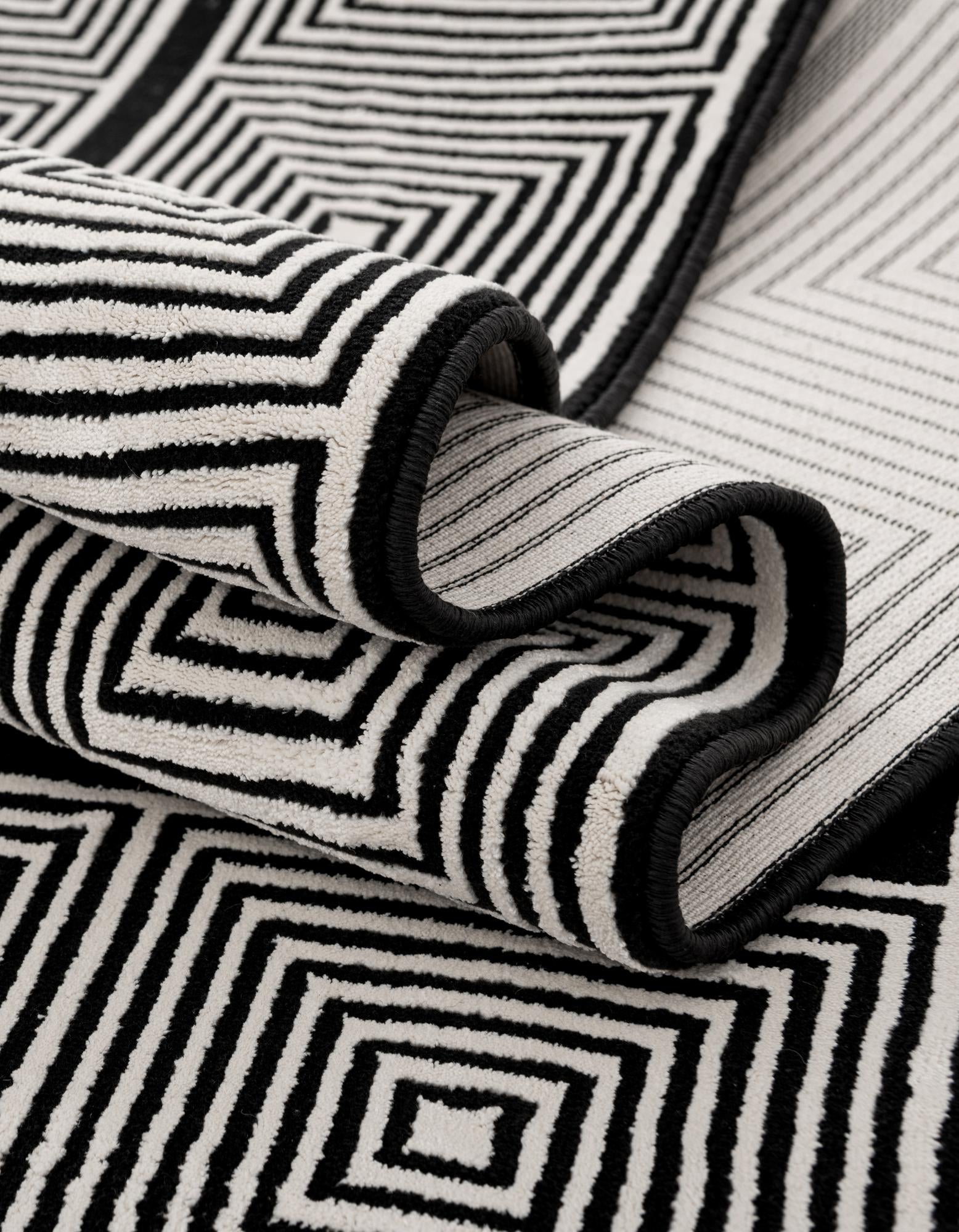 7' 10 x 7' 10 Milano Square Rug