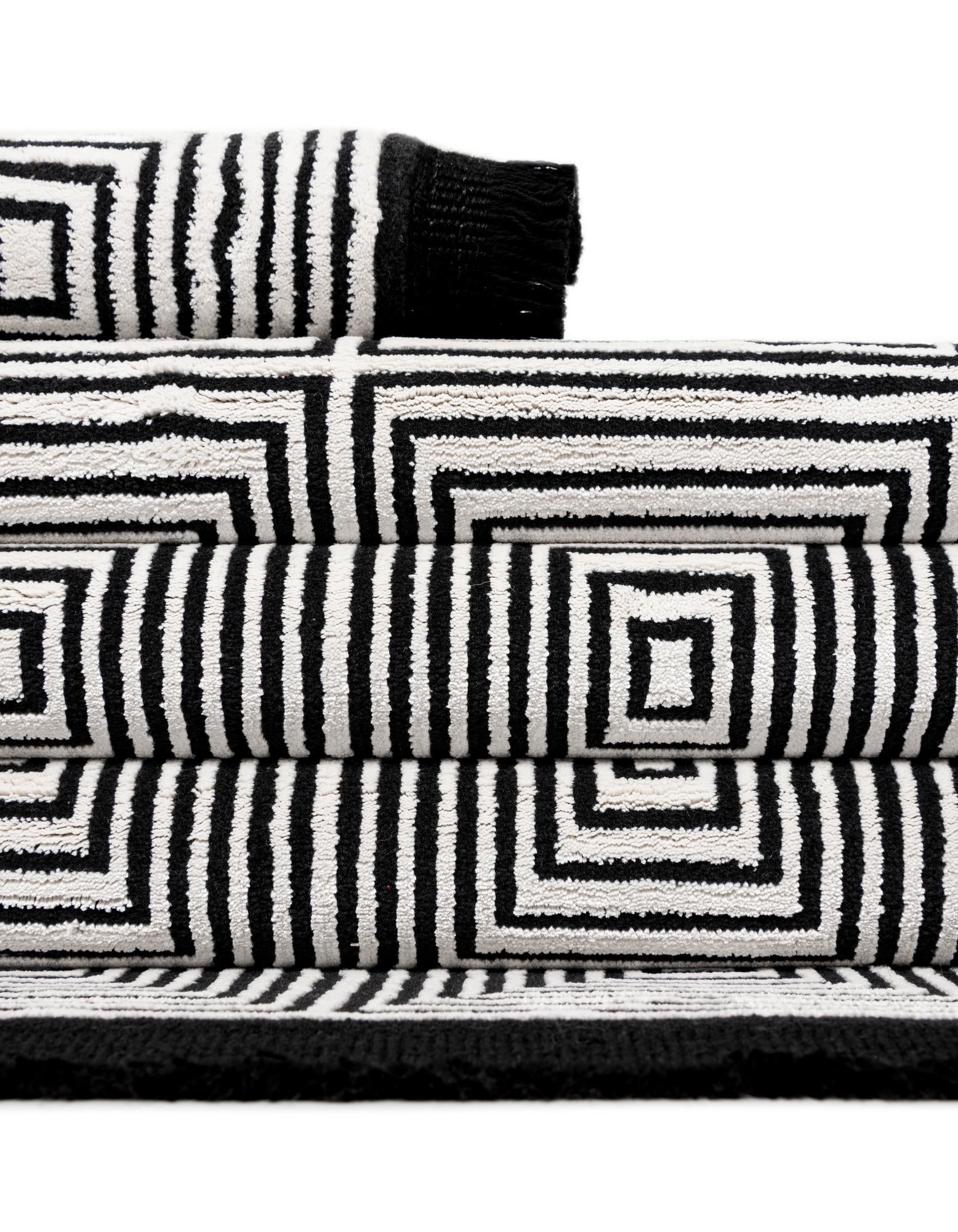 7' 10 x 7' 10 Milano Square Rug
