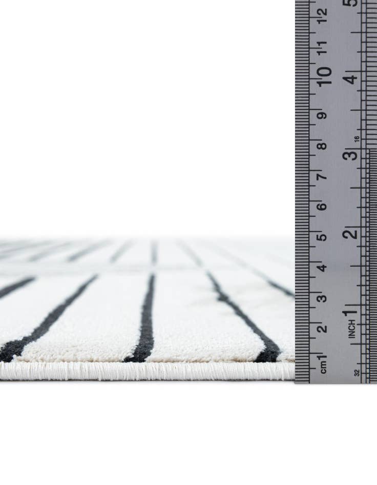 Detail image of 7' 10 x 7' 10 Milano Square Rug