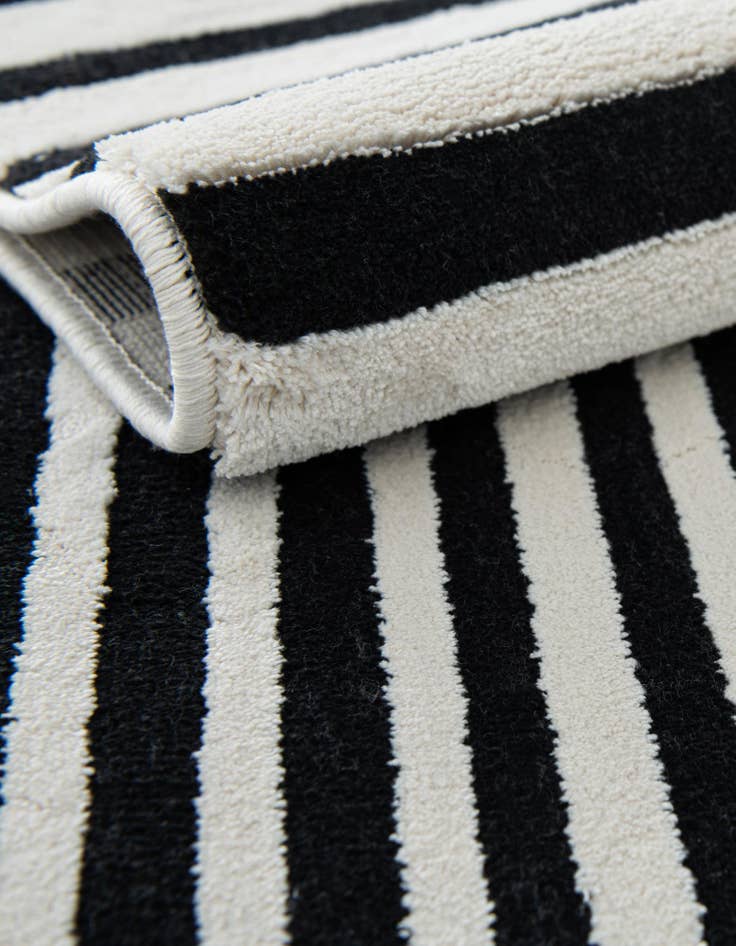 Detail image of 7' 10 x 7' 10 Milano Square Rug