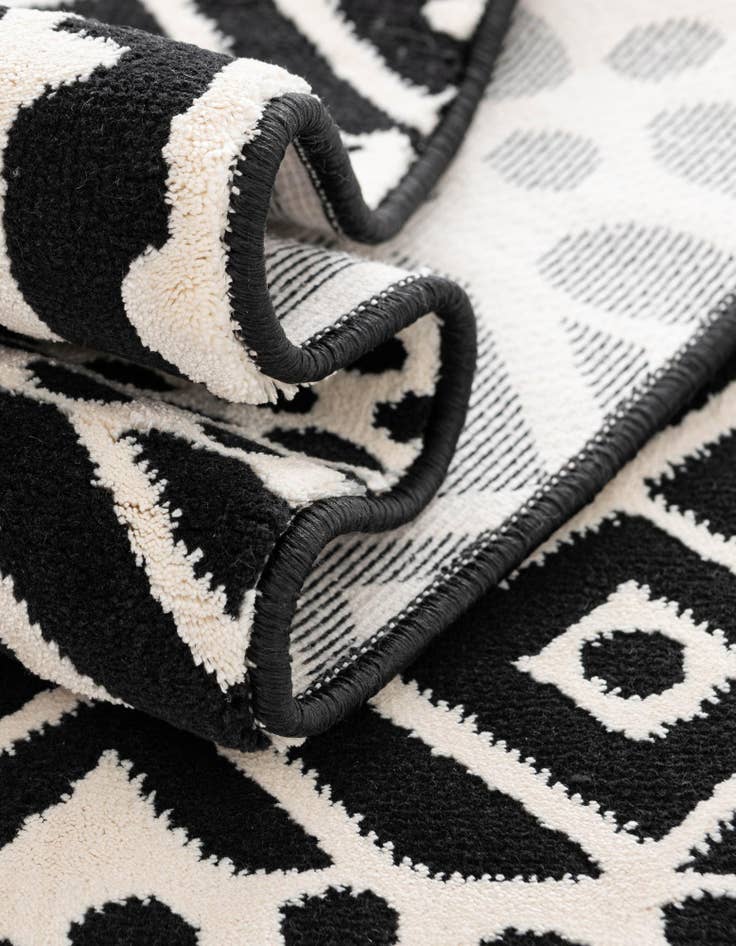 Detail image of 8' 3 x 8' 3 Milano Square Rug