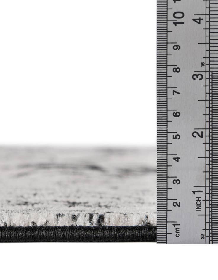 Detail image of 4' x 4' Oregon Square Rug