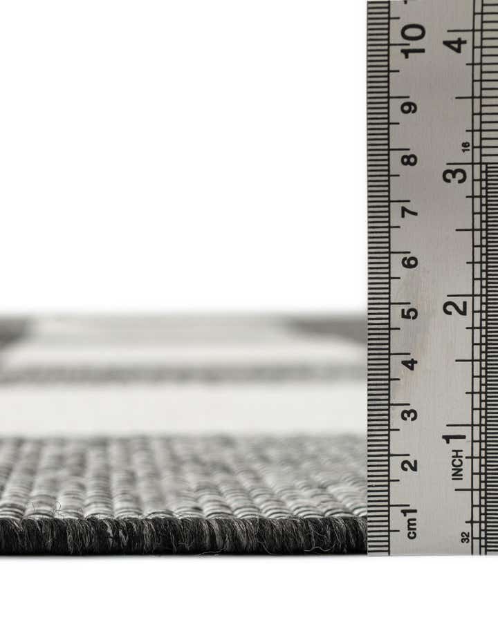 7' 10 x 7' 10 Easy-Clean Checkered Indoor / Outdoor Square Rug