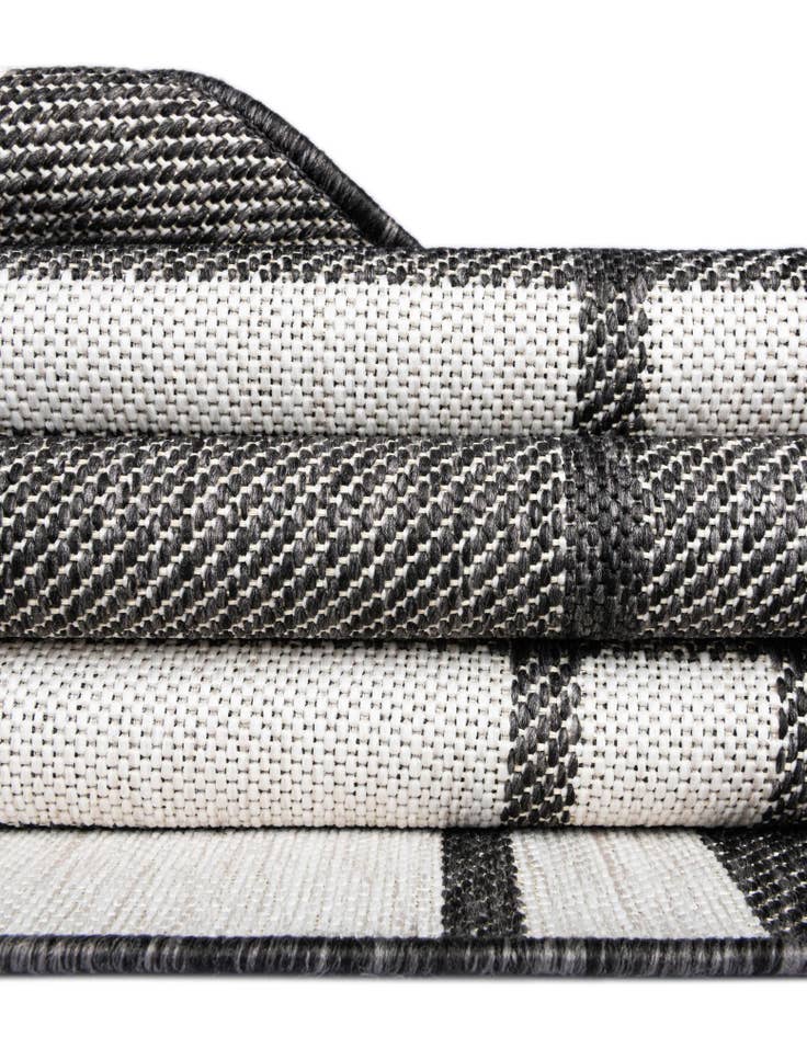 Detail image of 7' 10 x 7' 10 Easy-Clean Checkered Indoor / Outdoor Square Rug