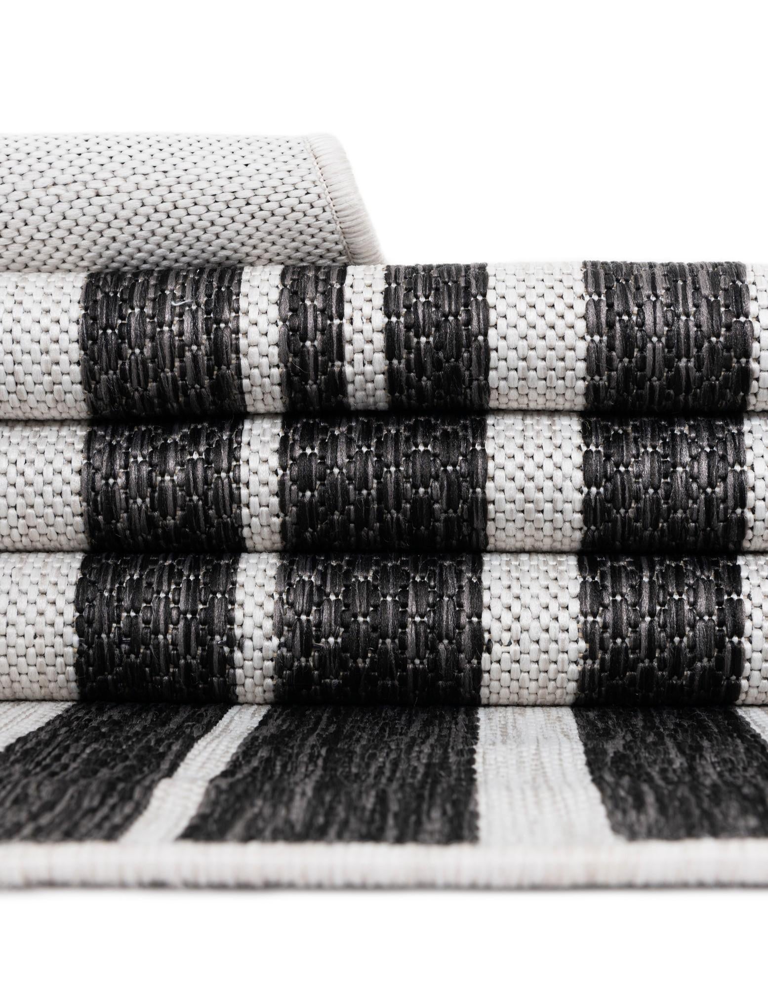 7' 10 x 7' 10 Easy-Clean Modern Indoor / Outdoor Square Rug