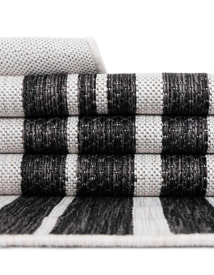 7' 10 x 7' 10 Easy-Clean Modern Indoor / Outdoor Square Rug