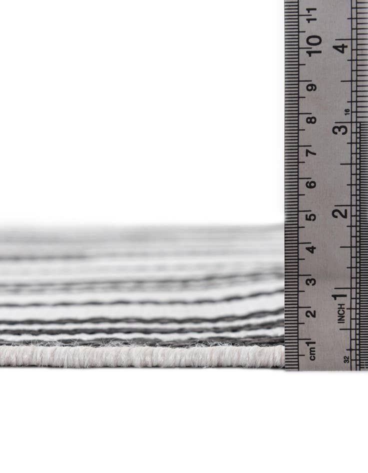 Detail image of 7' 10 x 7' 10  Washable Modern Indoor / Outdoor Square Rug