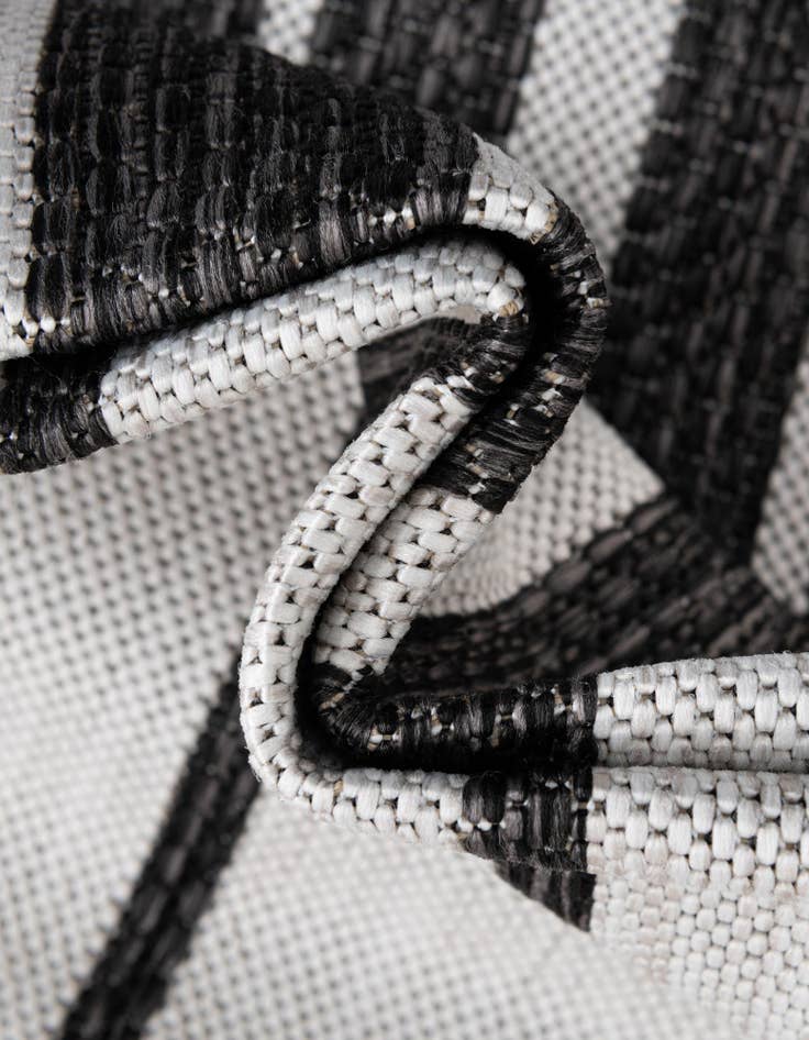 Detail image of 7' 10 x 7' 10  Washable Modern Indoor / Outdoor Square Rug