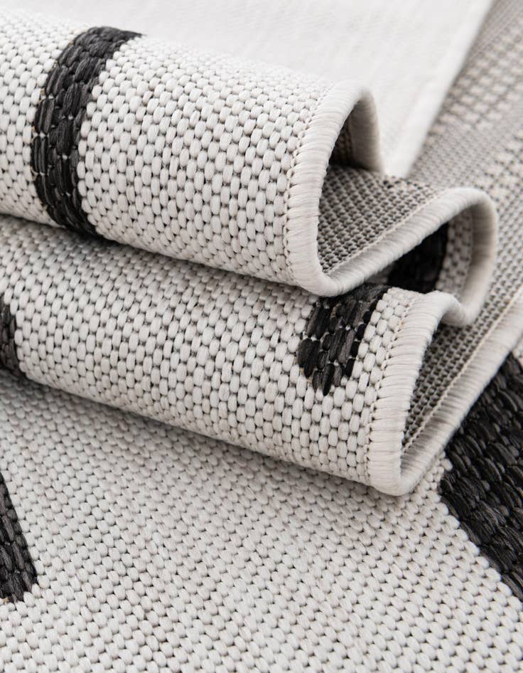 Detail image of 7' 10 x 7' 10  Washable Modern Indoor / Outdoor Square Rug