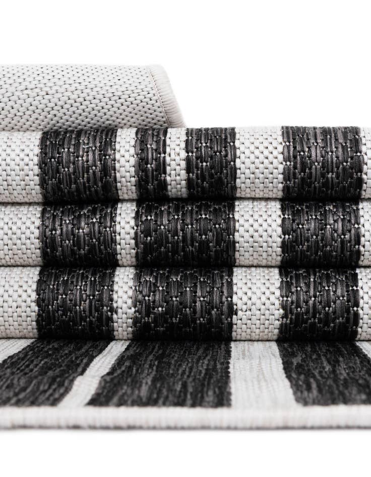 Detail image of 7' 10 x 7' 10  Washable Modern Indoor / Outdoor Square Rug