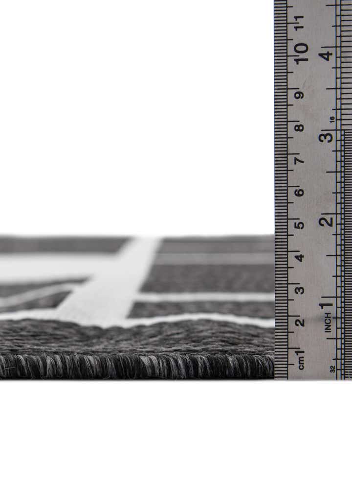 7' 10 x 7' 10 Easy-Clean Modern Indoor / Outdoor Square Rug
