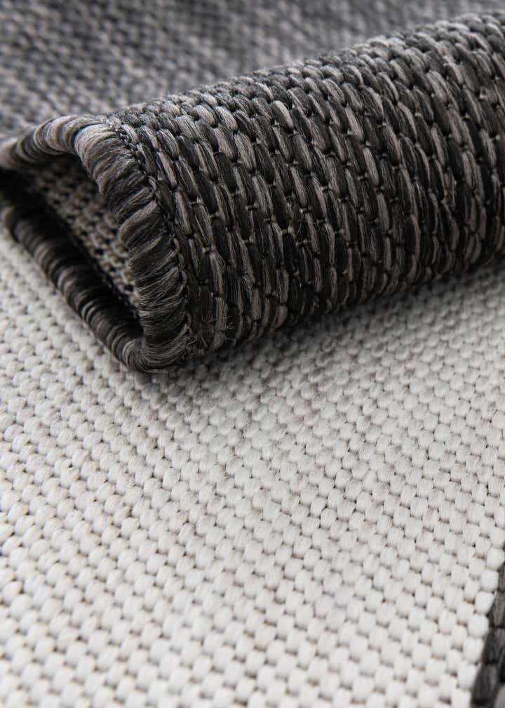 7' 10 x 7' 10 Easy-Clean Modern Indoor / Outdoor Square Rug