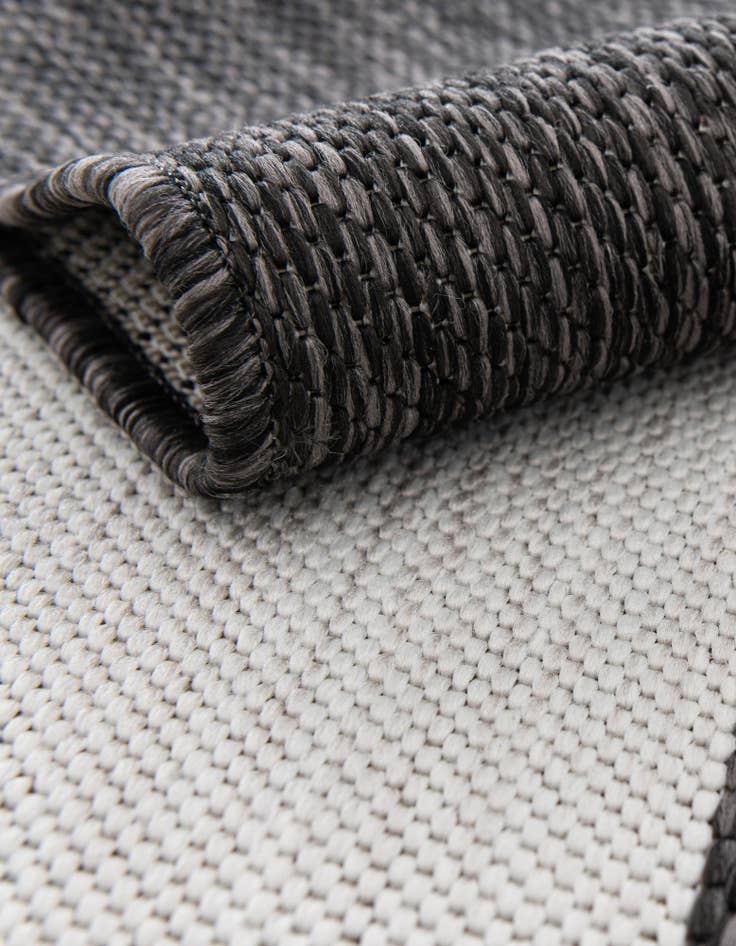 Detail image of 7' 10 x 7' 10 Easy-Clean Modern Indoor / Outdoor Square Rug