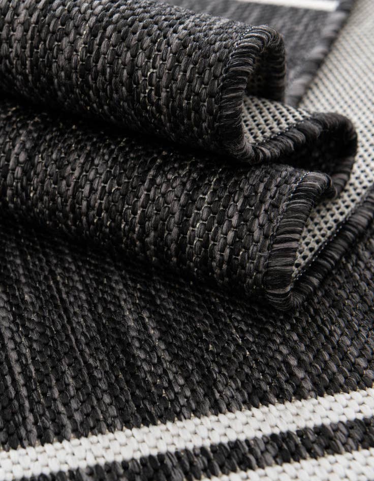 Detail image of 7' 10 x 7' 10  Washable Modern Indoor / Outdoor Square Rug