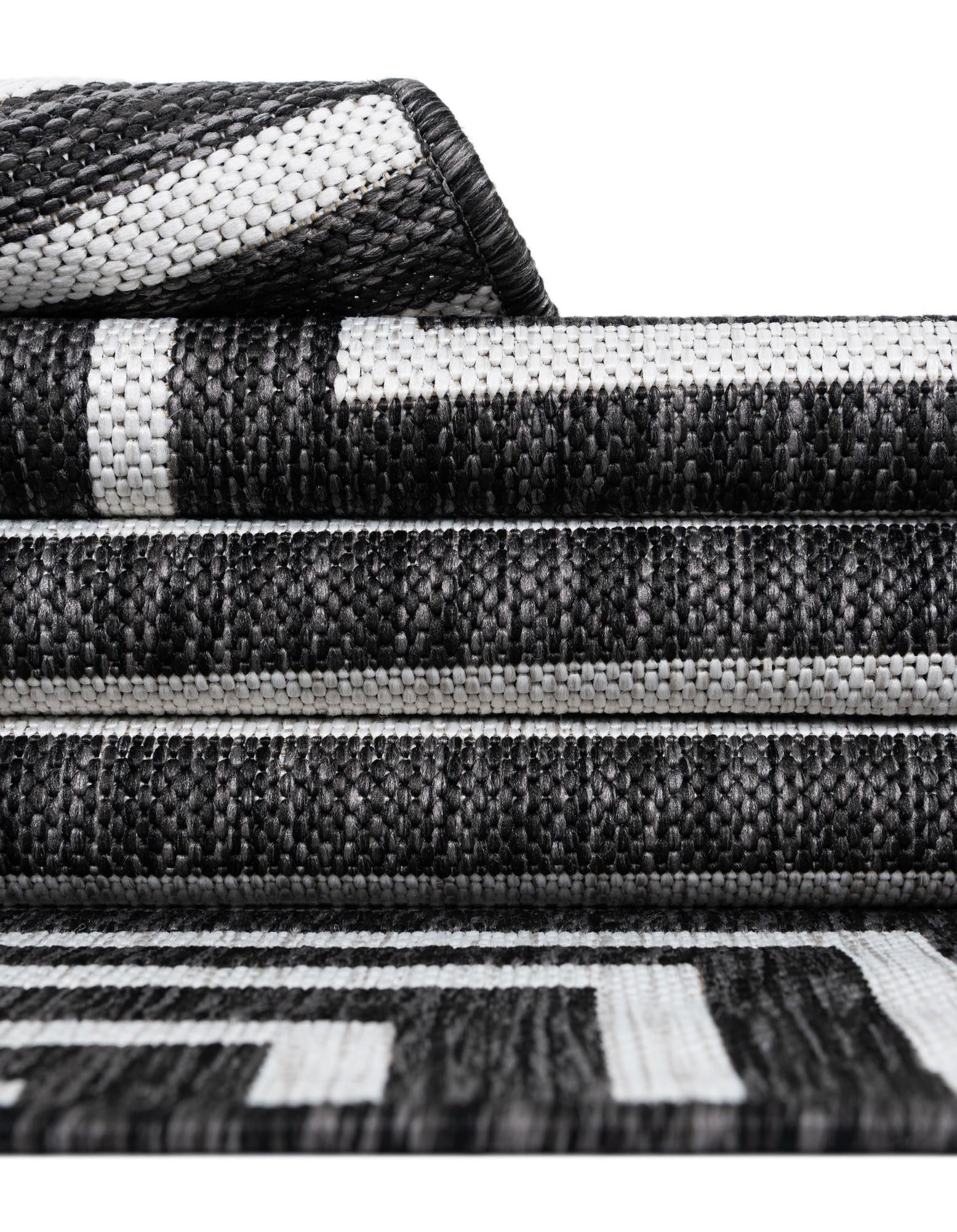 7' 10 x 7' 10 Easy-Clean Modern Indoor / Outdoor Square Rug