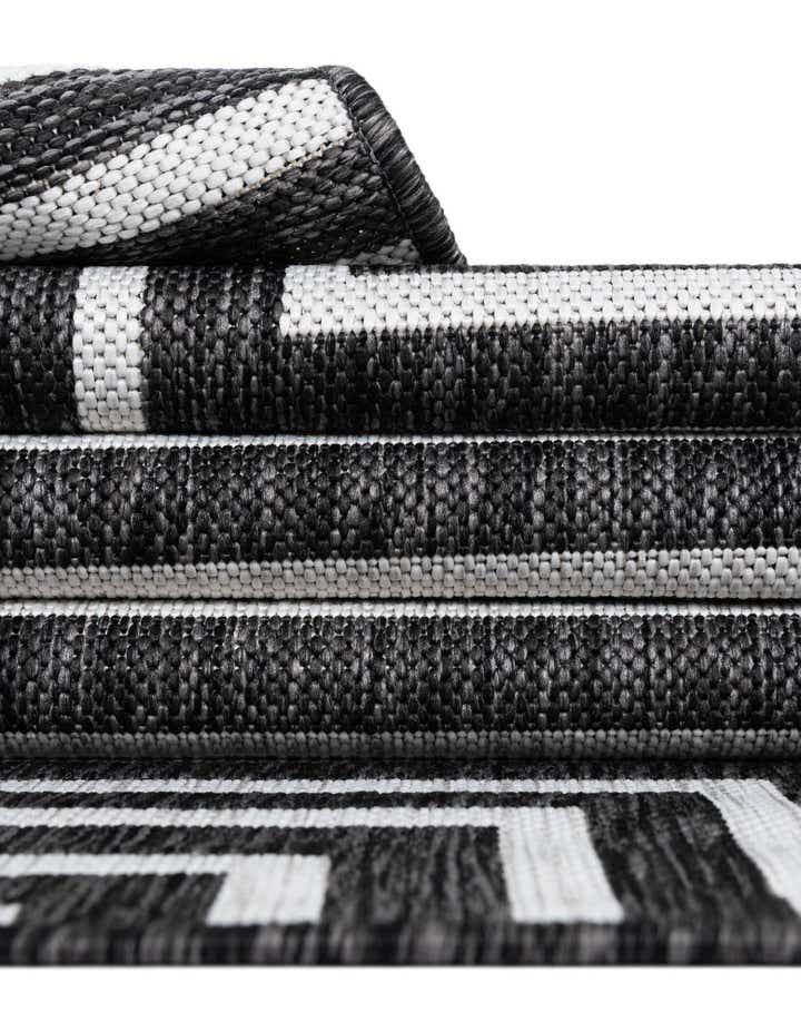 7' 10 x 7' 10 Easy-Clean Modern Indoor / Outdoor Square Rug