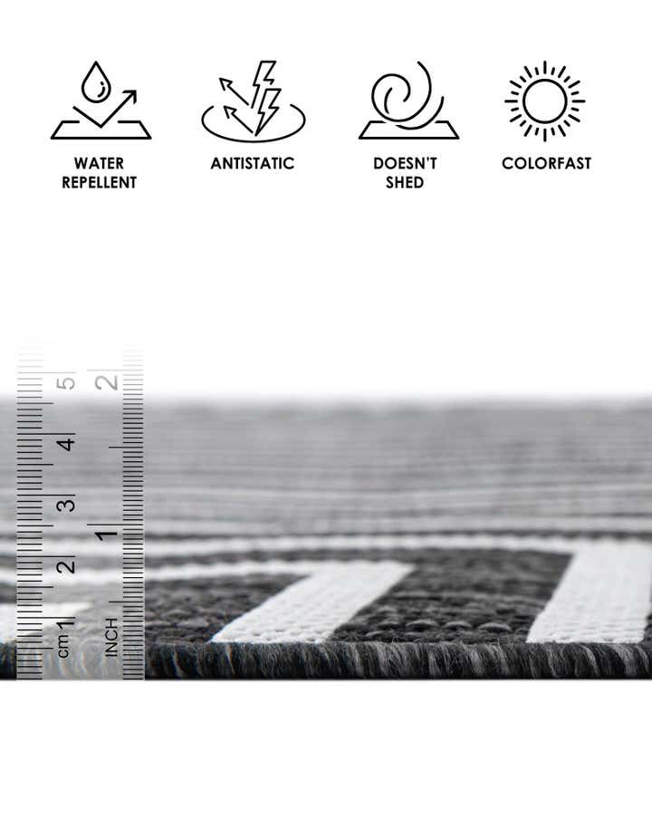 7' 10 x 7' 10 Easy-Clean Modern Indoor / Outdoor Square Rug