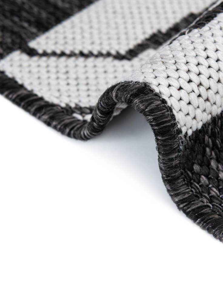 Detail image of 7' 10 x 7' 10  Washable Modern Indoor / Outdoor Square Rug