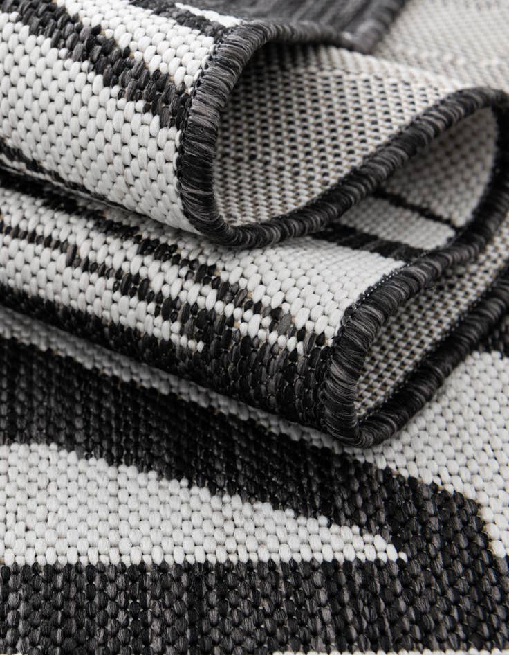 Detail image of 7' 10 x 7' 10  Washable Modern Indoor / Outdoor Square Rug