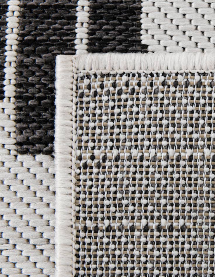 Detail image of 7' 10 x 7' 10 Easy-Clean Modern Indoor / Outdoor Square Rug