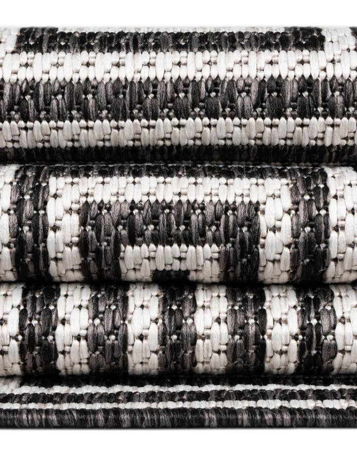 Detail image of 7' 10 x 7' 10 Easy-Clean Modern Indoor / Outdoor Square Rug