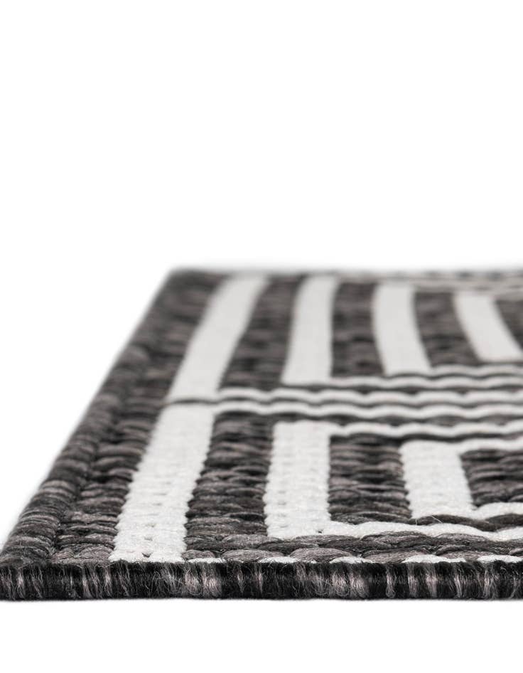 Detail image of 7' 10 x 7' 10  Washable Modern Indoor / Outdoor Square Rug