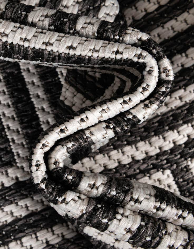 Detail image of 7' 10 x 7' 10  Washable Modern Indoor / Outdoor Square Rug