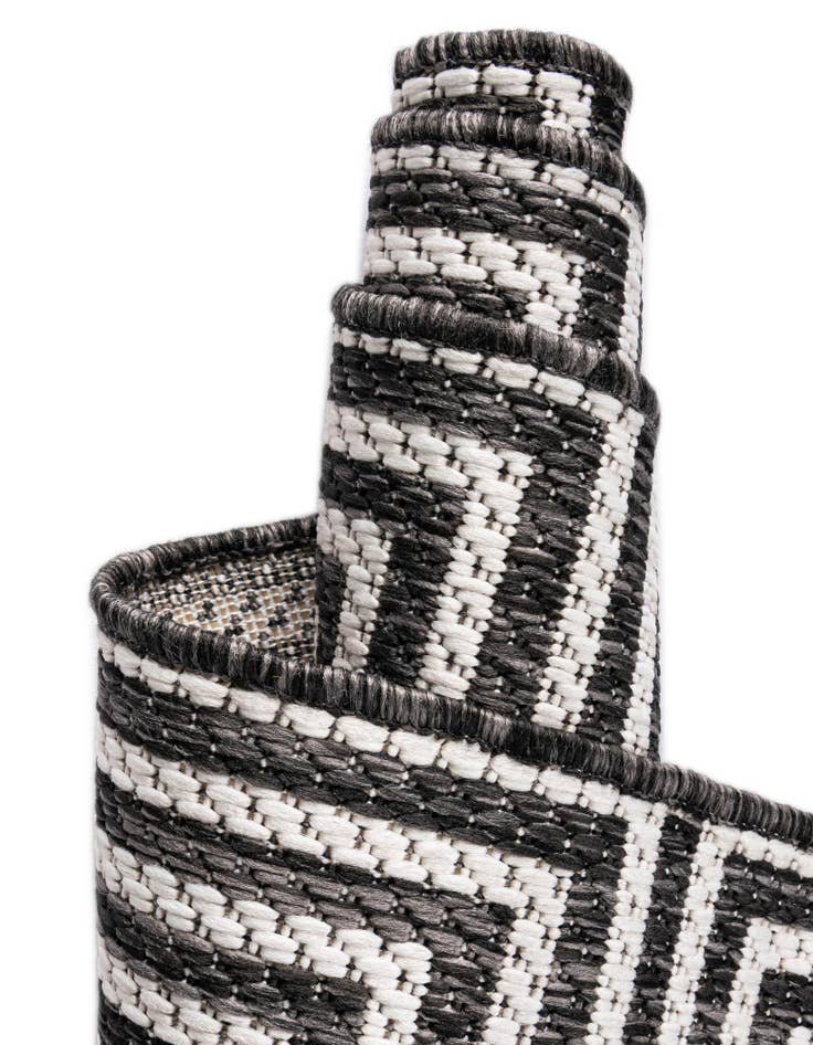 Detail image of 7' 10 x 7' 10  Washable Modern Indoor / Outdoor Square Rug