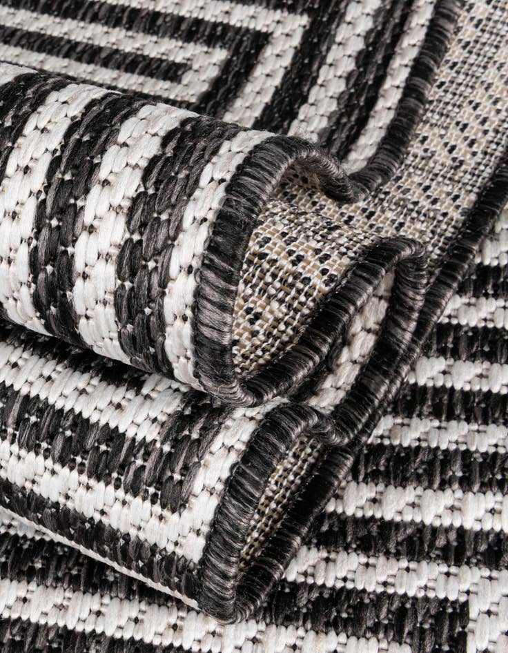 Detail image of 7' 10 x 7' 10  Washable Modern Indoor / Outdoor Square Rug