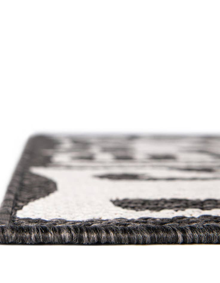 Detail image of 7' 10 x 7' 10  Washable Modern Indoor / Outdoor Square Rug