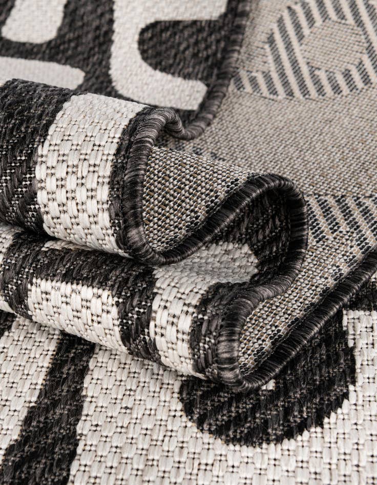 Detail image of 7' 10 x 7' 10  Washable Modern Indoor / Outdoor Square Rug