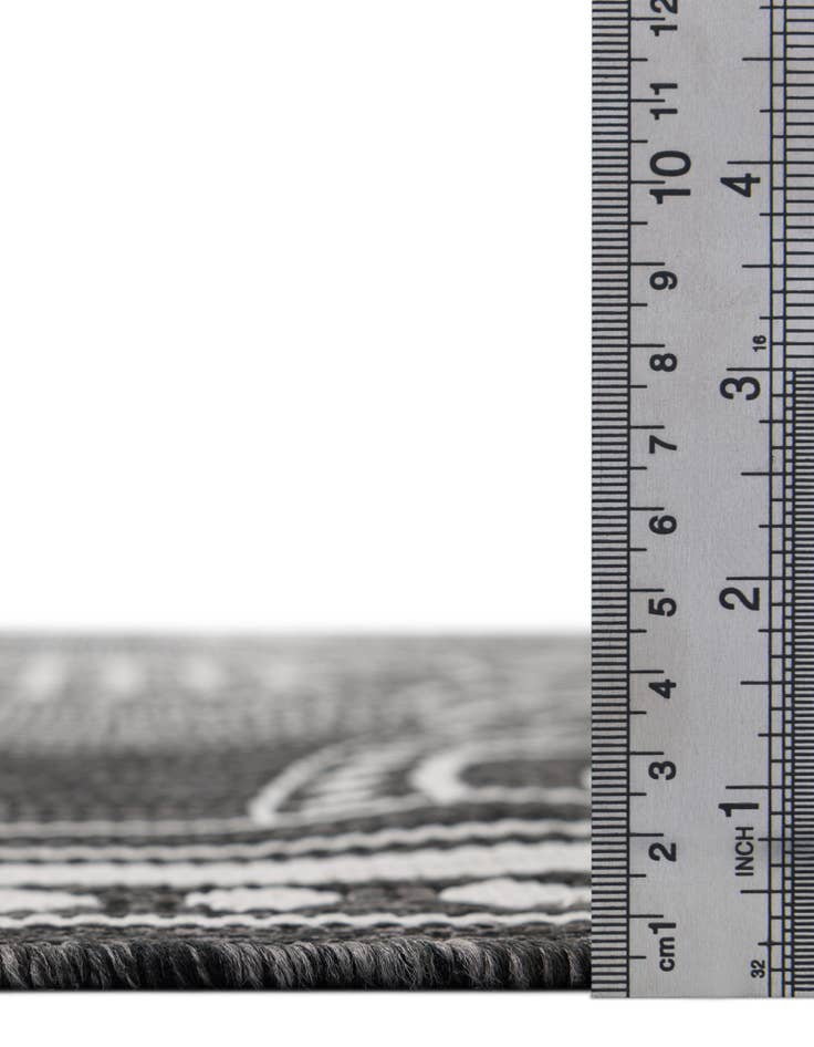 Detail image of 7' 10 x 7' 10  Washable Traditional Indoor / Outdoor Square Rug