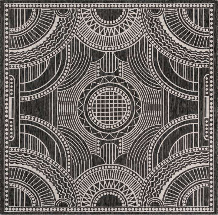 7' 10 x 7' 10 Easy-Clean Traditional Indoor / Outdoor Square Rug