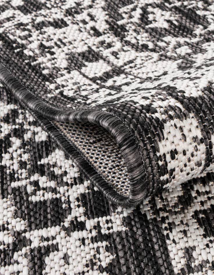 Detail image of 10' x 10'  Washable Traditional Indoor / Outdoor Square Rug