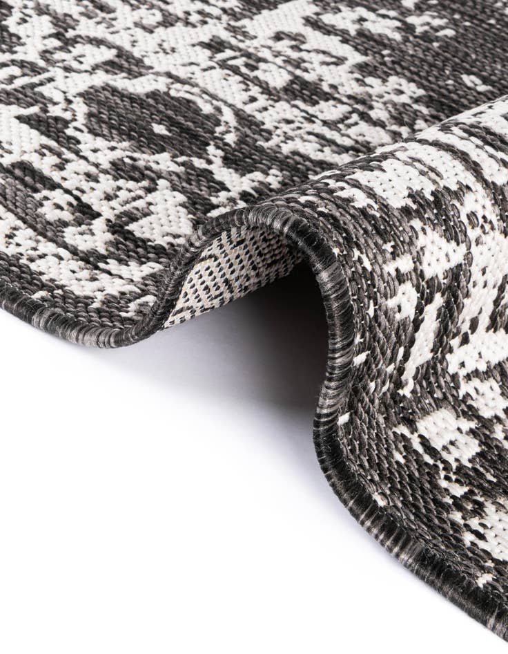 Detail image of 10' x 10'  Washable Traditional Indoor / Outdoor Square Rug