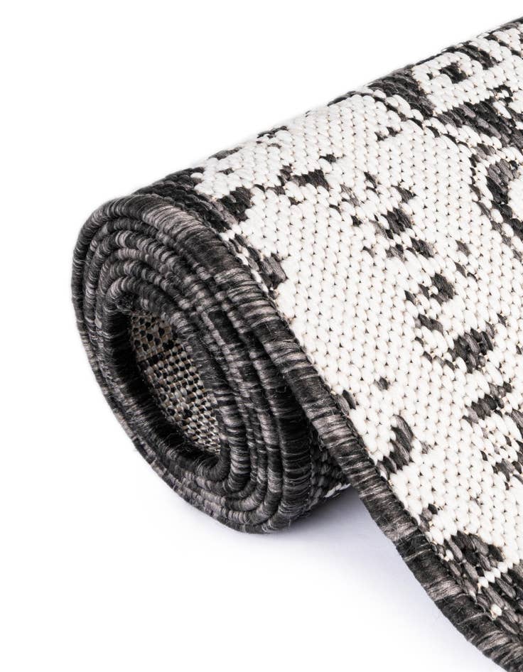 Detail image of 10' x 10'  Washable Traditional Indoor / Outdoor Square Rug