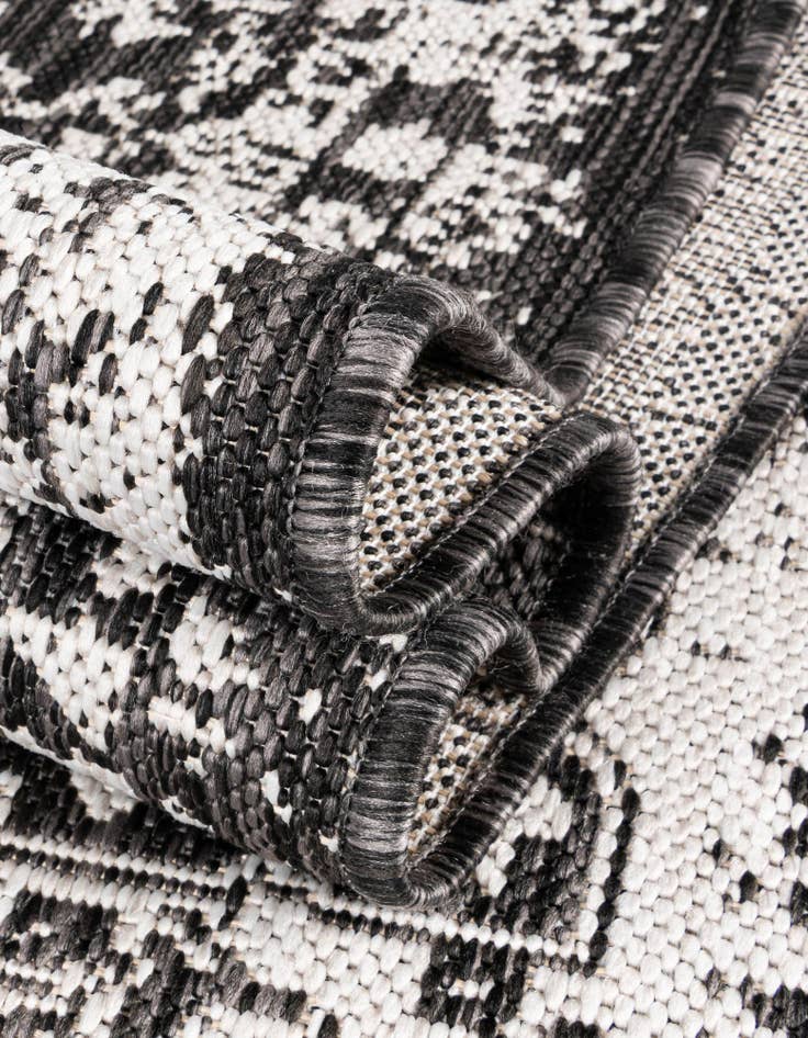 Detail image of 10' x 10'  Washable Traditional Indoor / Outdoor Square Rug