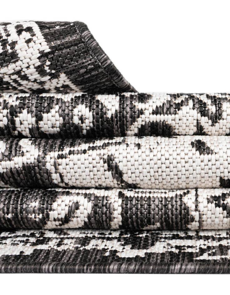 Detail image of 10' x 10'  Washable Traditional Indoor / Outdoor Square Rug