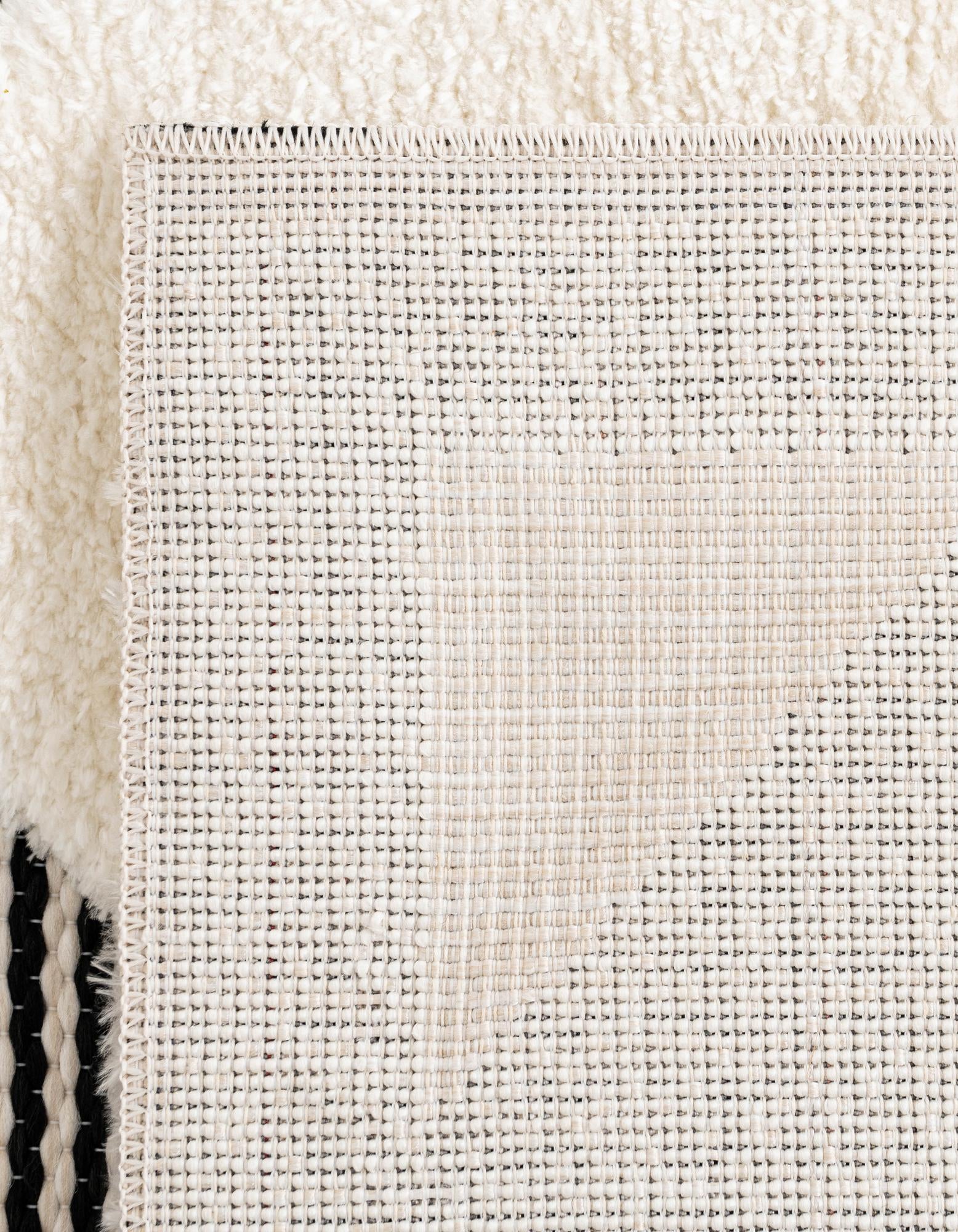 7' 10 x 7' 10 Prismatic Square Rug