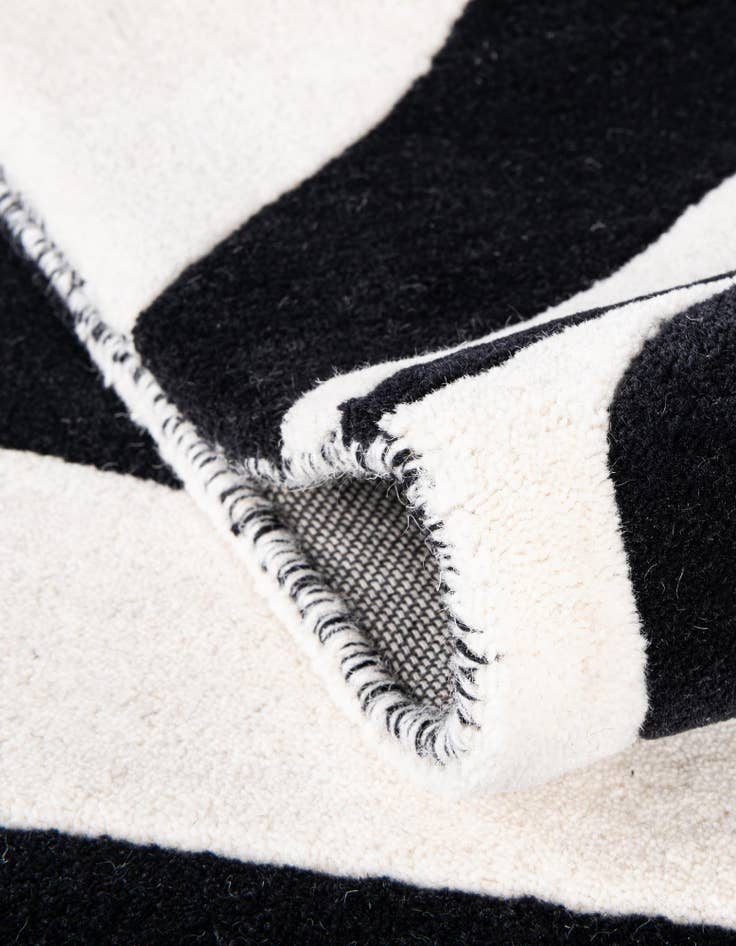 Detail image of 7' 10 x 7' 10 Vortex Wool Square Rug