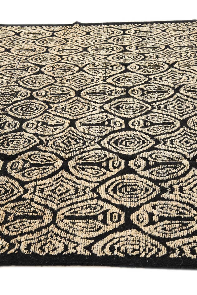 Detail image of 8' 9 x 10' 1 Hand Knotted Darya Wool Rug