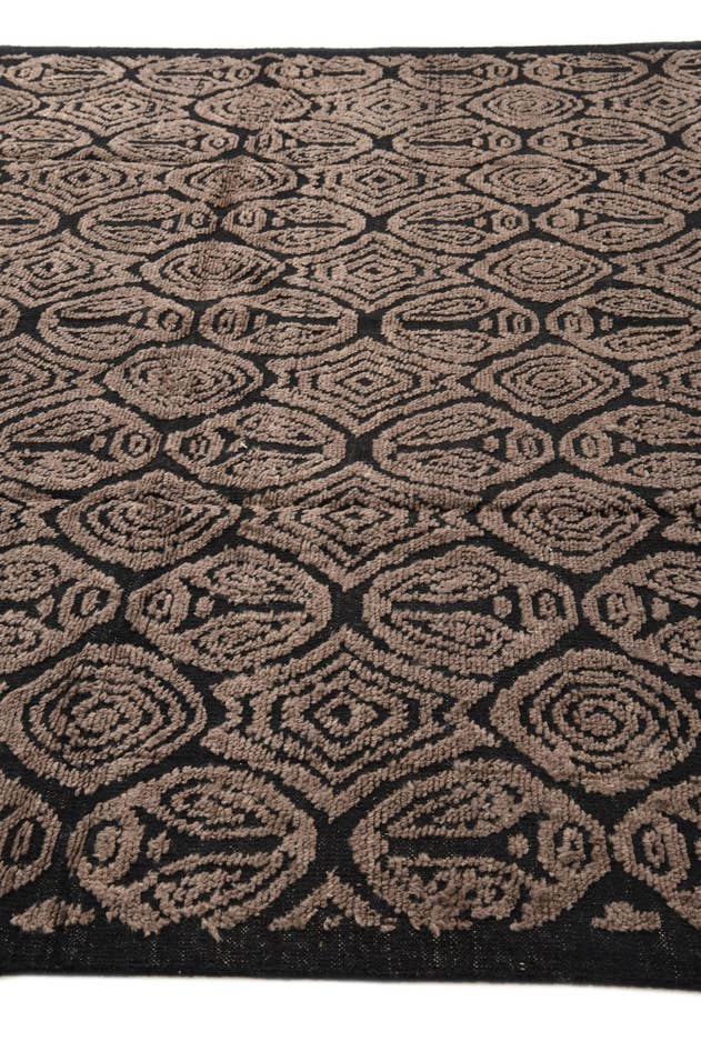 Detail image of 8' 2 x 10' 5 Hand Knotted Darya Wool Rug