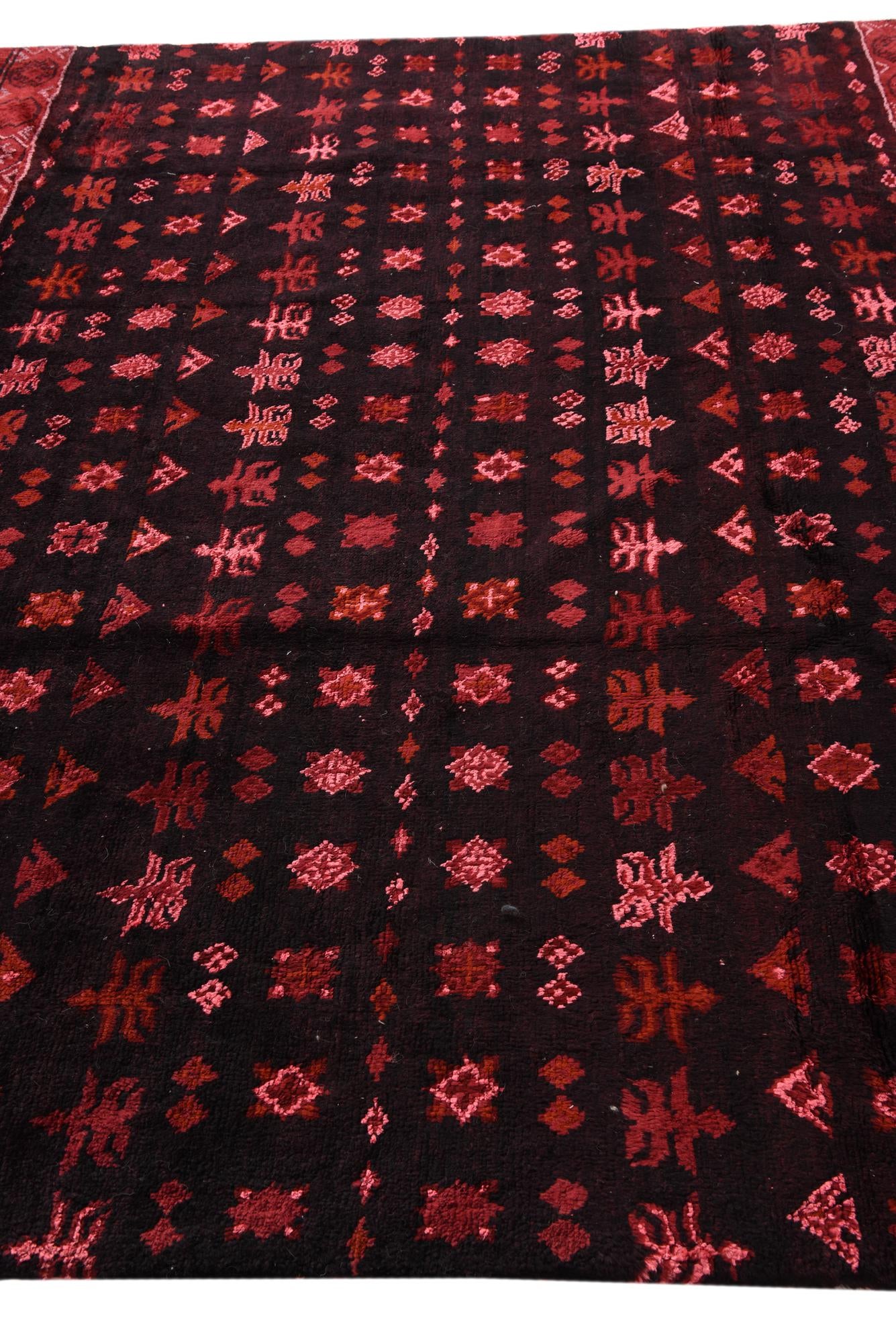 8' x 10' 3 Hand Knotted Darya Rug