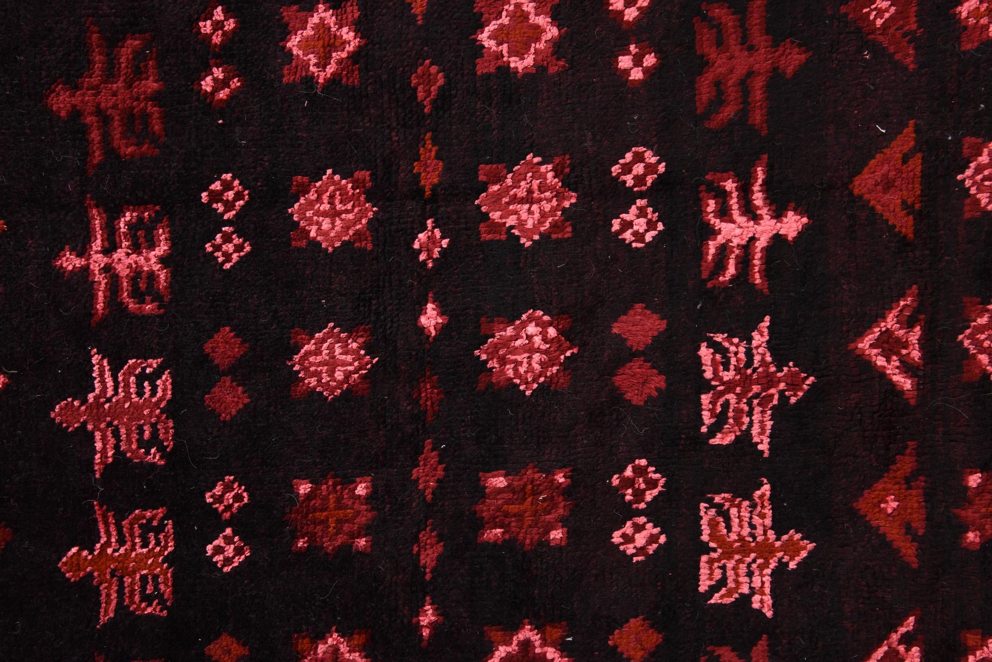 8' x 10' 3 Hand Knotted Darya Rug